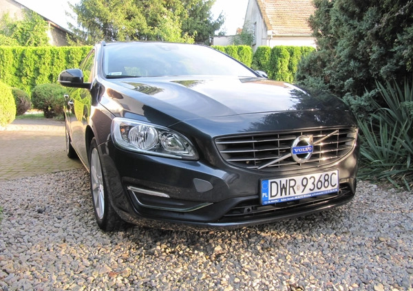 Volvo V60 cena 53900 przebieg: 76000, rok produkcji 2016 z Siechnice małe 191